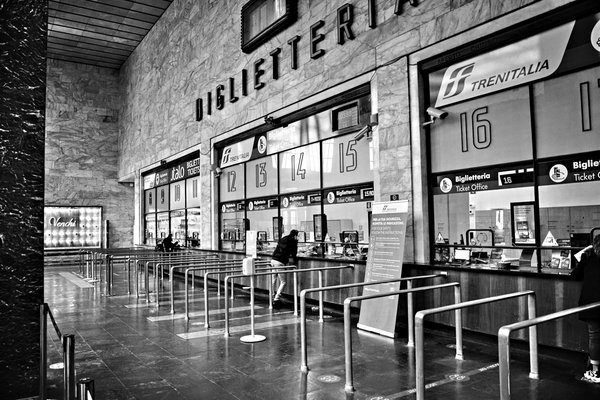 Welche Webseiten helfen bei der Suche nach günstigen Flügen?